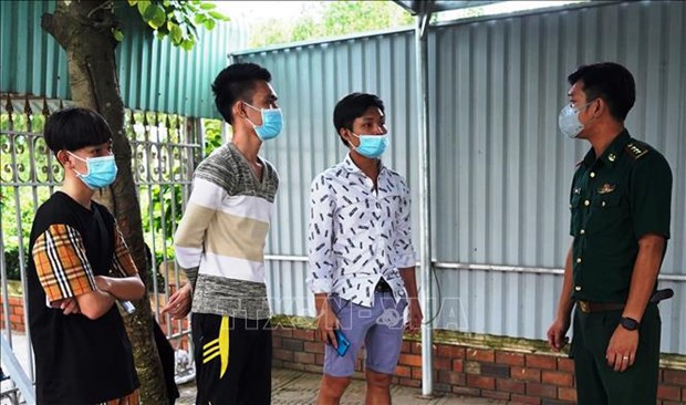 Des travailleurs migrants fuyant un casino au Cambodge remis au Vietnam hinh anh 1