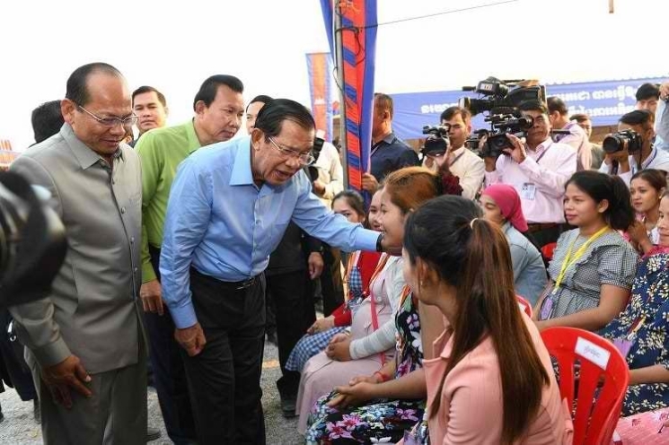 premier ministre Hun Sen et peuple cambodgien