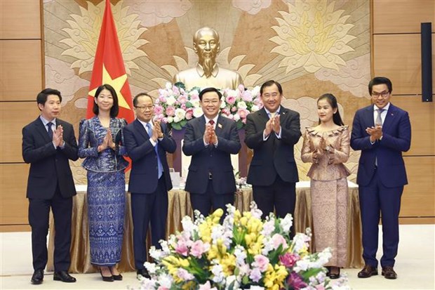 Le Vietnam s’attache toujours aux bonnes relations traditionnelles avec le Laos et le Cambodge hinh anh 2