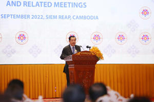, (Multimédia) Cambodge : la première autoroute financée par la Chine attire un afflux de touristes dans la province côtière (PM)