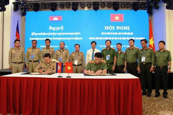 Vietnam-Cambodge : cooperation pour la consolidation de la securite et de l'ordre a la frontiere hinh anh 1