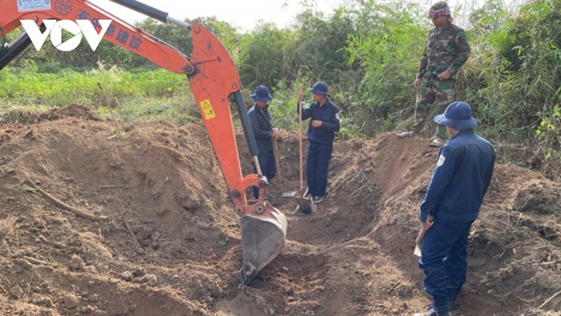 Binh Phuoc : exhumation des restes de 11 soldats volontaires vietnamiens tombes au Cambodge hinh anh 1
