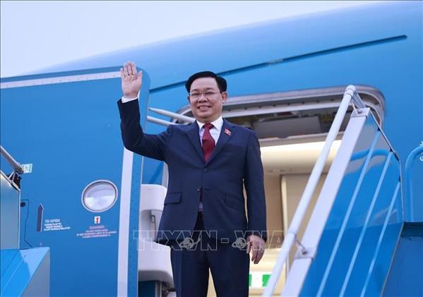 Le president de l’Assemblee nationale en route pour l’AIPA-43, le Cambodge et les Philippines hinh anh 2