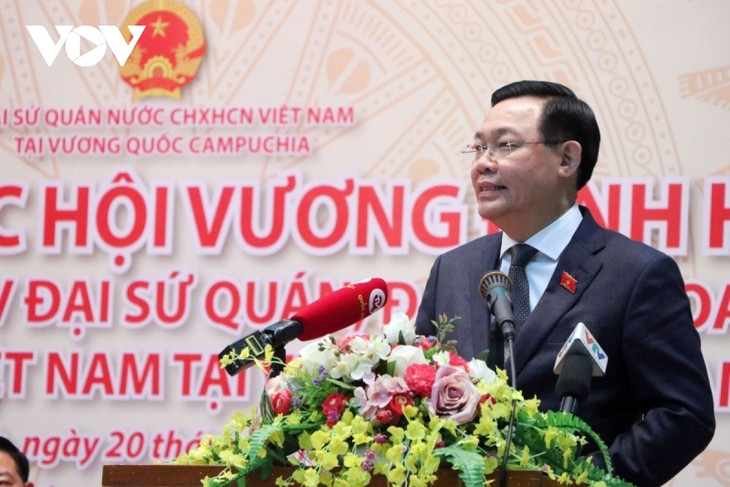 Vuong Dinh Huê rassure la communauté vietnamienne au Cambodge - ảnh 1