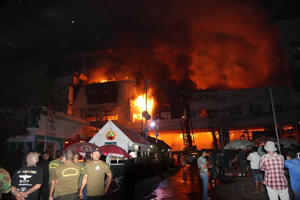 Incendie d'un hôtel casino à Poipet, dans l'Ouest du Cambodge, le 29 décembre 2022