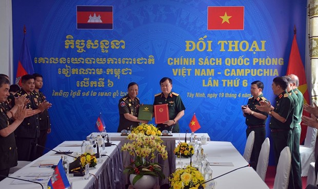 Dialogue sur la politique de defense Vietnam – Cambodge hinh anh 2