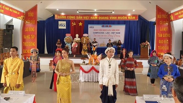 Diverses activites celebrant les Tet traditionnels du Laos et du Cambodge organisees au Vietnam hinh anh 1