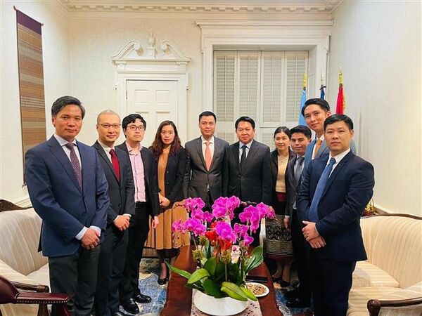 , Le Vietnam félicite le Laos et le Cambodge pour leur Nouvel An traditionnel