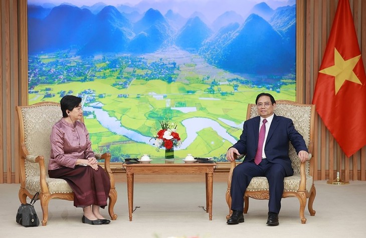 Pham Minh Chinh reçoit les ambassadeurs de la Malaisie et du Cambodge - ảnh 2