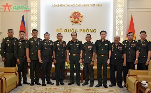 Le Vietnam prend en haute consideration son bon voisinage avec le Cambodge hinh anh 2
