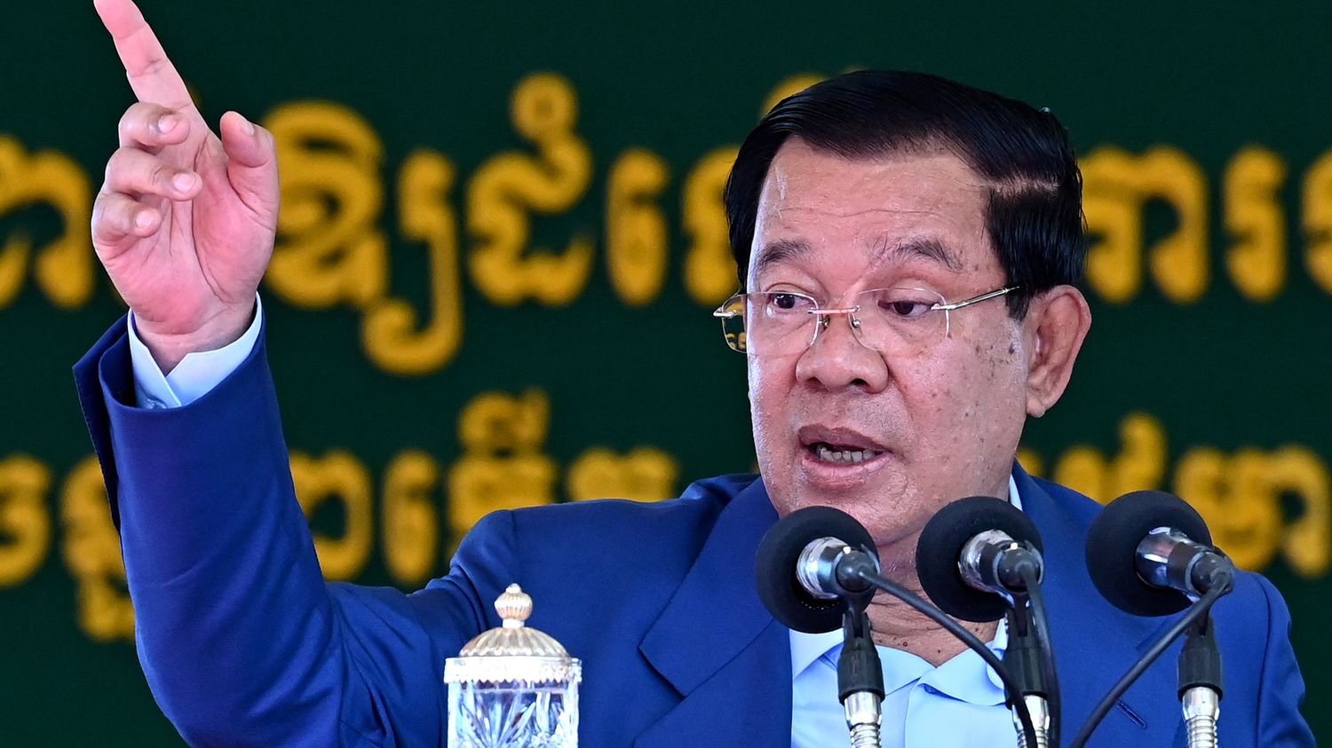 , Au Cambodge, Hun Sen passe la main à son fils après 38 ans au pouvoir