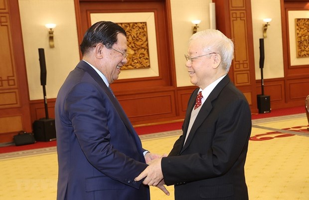 De hauts dirigeants vietnamiens felicitent le Cambodge pour l'organisation reussie des elections legislatives hinh anh 1