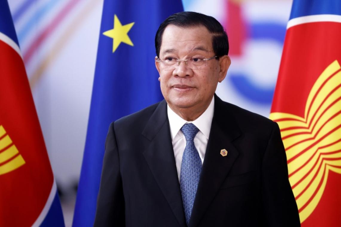 , Hun Sen, homme fort du Cambodge depuis 38 ans, se retire au profit de son fils