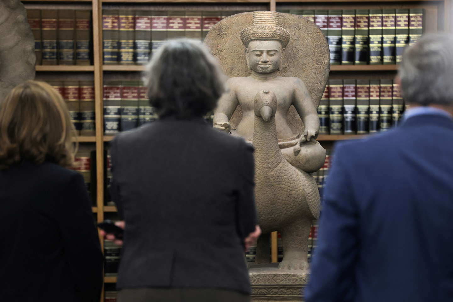 , Les Etats-Unis restituent au Cambodge une trentaine d’antiquités khmères