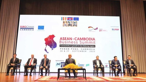 Sommet des affaires ASEAN-Cambodge tenu a Phnom Penh hinh anh 1