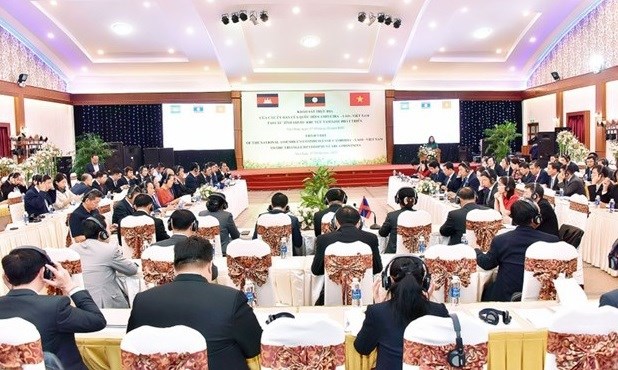 Cambodge, Laos et Vietnam promeuvent la cooperation economique vers le developpement durable hinh anh 1