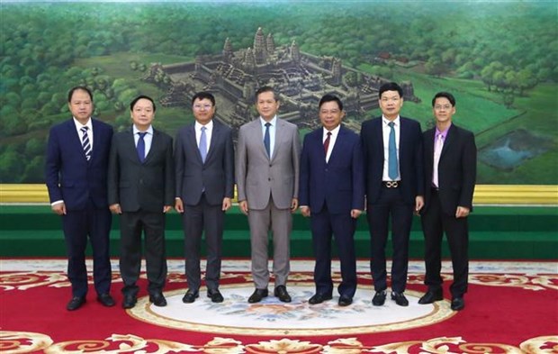 Le Premier ministre cambodgien affirme continuer a renforcer les relations integrales avec le Vietnam hinh anh 2