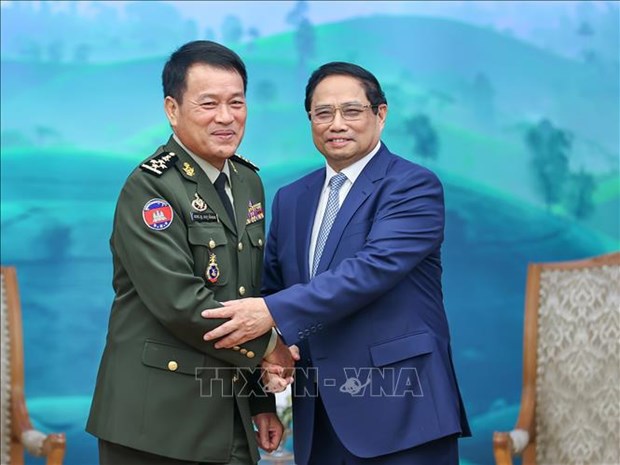 Le Vietnam attache la plus haute priorite au developpement des relations avec le Cambodge hinh anh 1