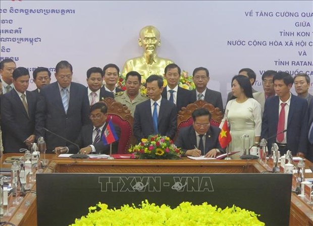 Les provinces de Kon Tum (Vietnam) et de Ratanakiri (Cambodge) renforcent leur cooperation hinh anh 1