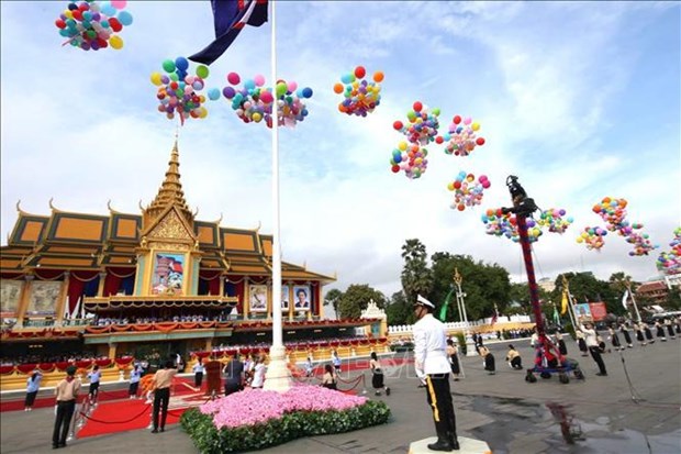 Le Parti, l'Etat et le gouvernement du Vietnam felicitent le 70e anniversaire de l'independance du Cambodge hinh anh 1