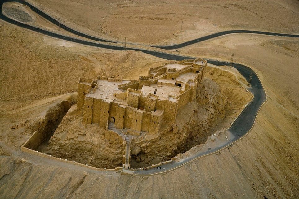 Château de Qalat ibn Maan qui domine la cité antique de Palmyre