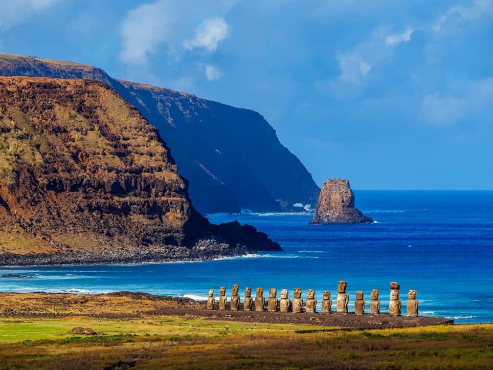 Moais, à Ahu, Tongariki, parc national de Rapa Nui, île de Pâques