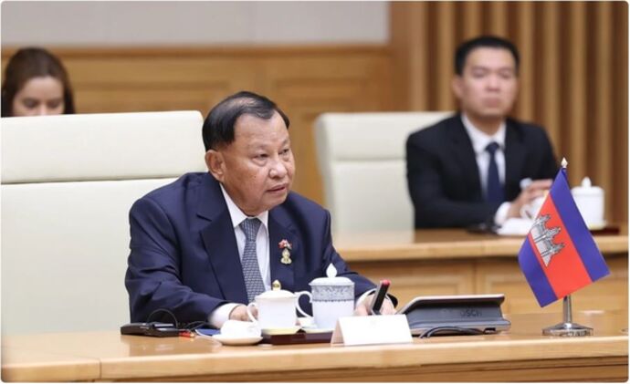 , Le chef de l’AN félicite le conseiller Samdech Say Chhum du roi du Cambodge