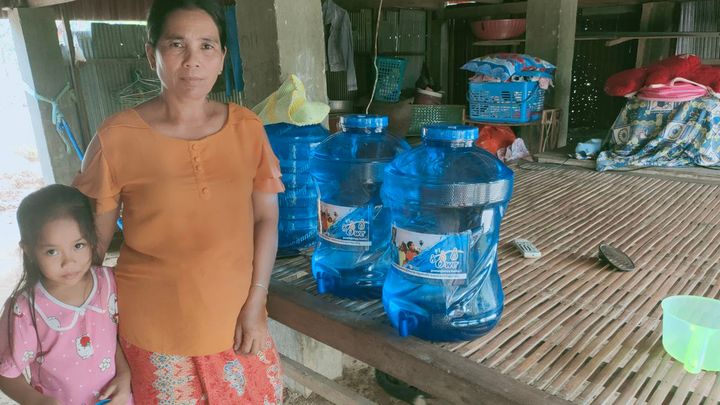 Au Cambodge, 6,3 millions de personnes n’ont pas accès à l’eau potable, dont 60% d’habitants en zone rurale. (mille et une fontaines)